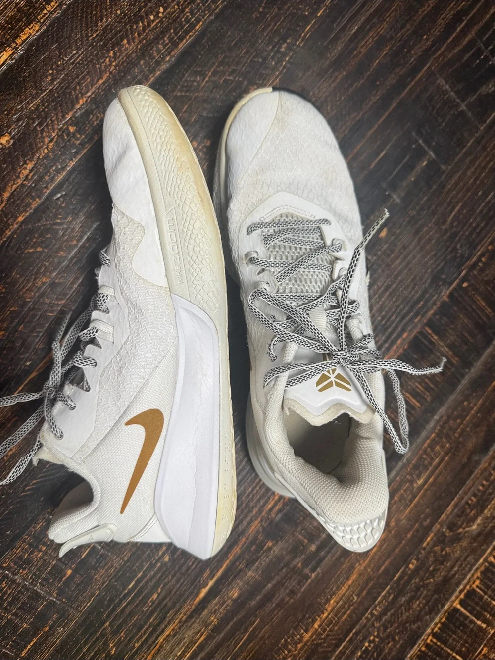 Nike Men’s White and Gold Low-Top Athletic Shoes